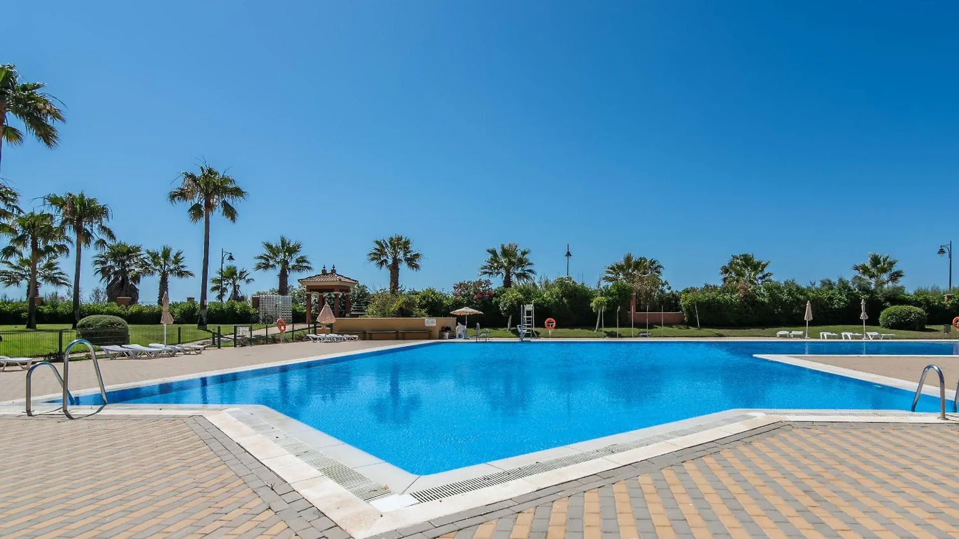 Apartment Los Cisnes By H - Playa De Los Haraganes Hlhc120P29 Isla Canela